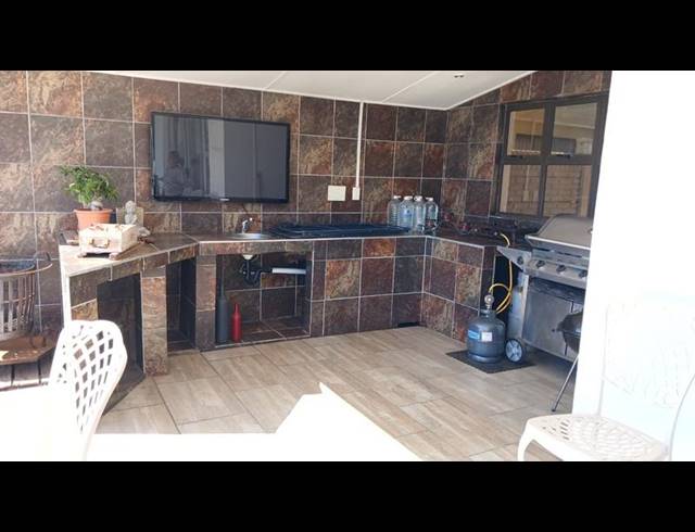 4 BEDROOM HOUSE FOR SALE IN MOORTON